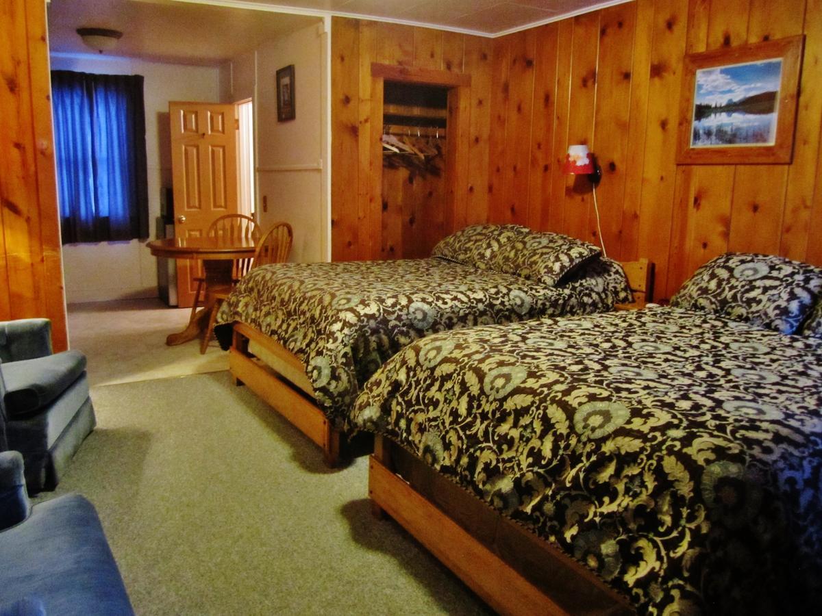 Dancing Bears Inn East Glacier Park Village Екстериор снимка