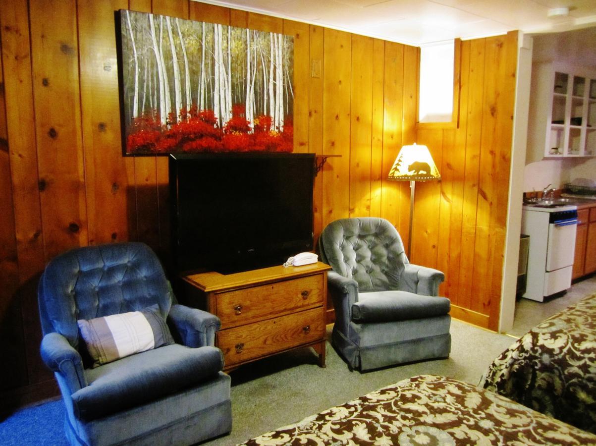 Dancing Bears Inn East Glacier Park Village Екстериор снимка