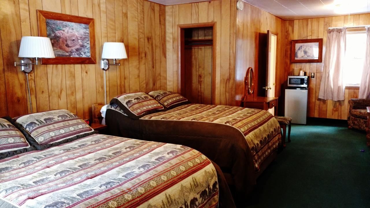 Dancing Bears Inn East Glacier Park Village Екстериор снимка