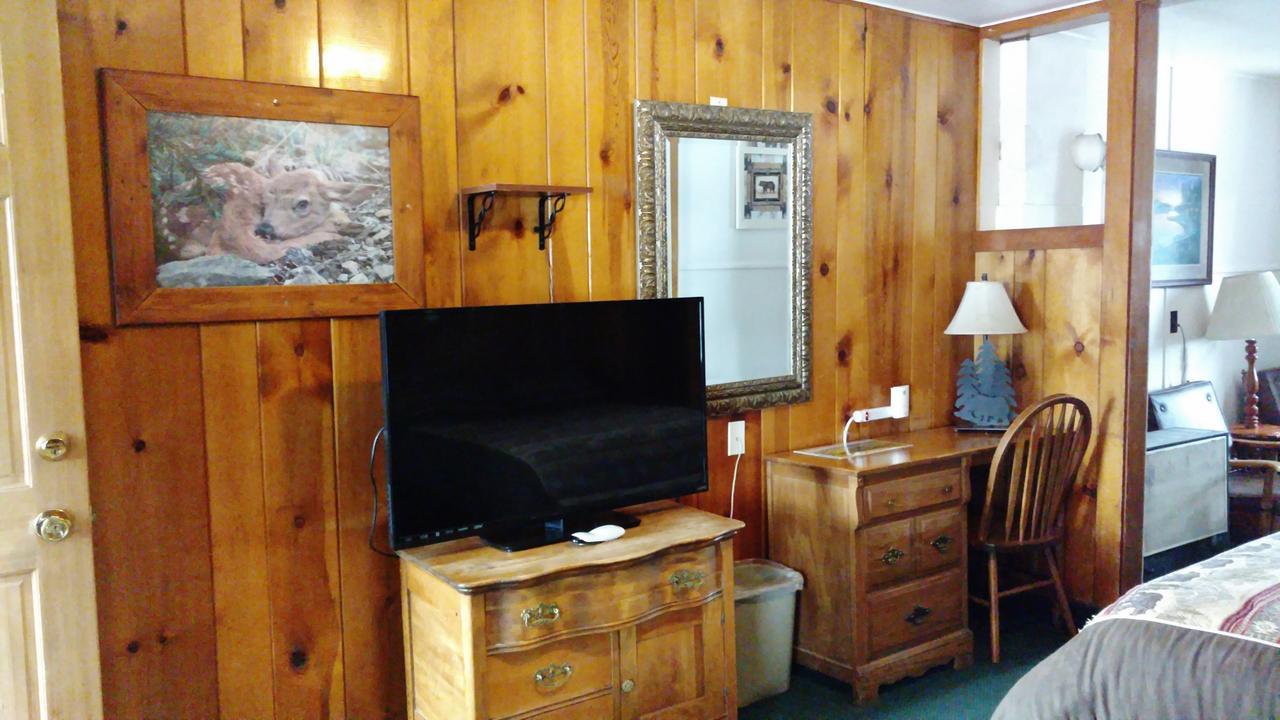 Dancing Bears Inn East Glacier Park Village Екстериор снимка