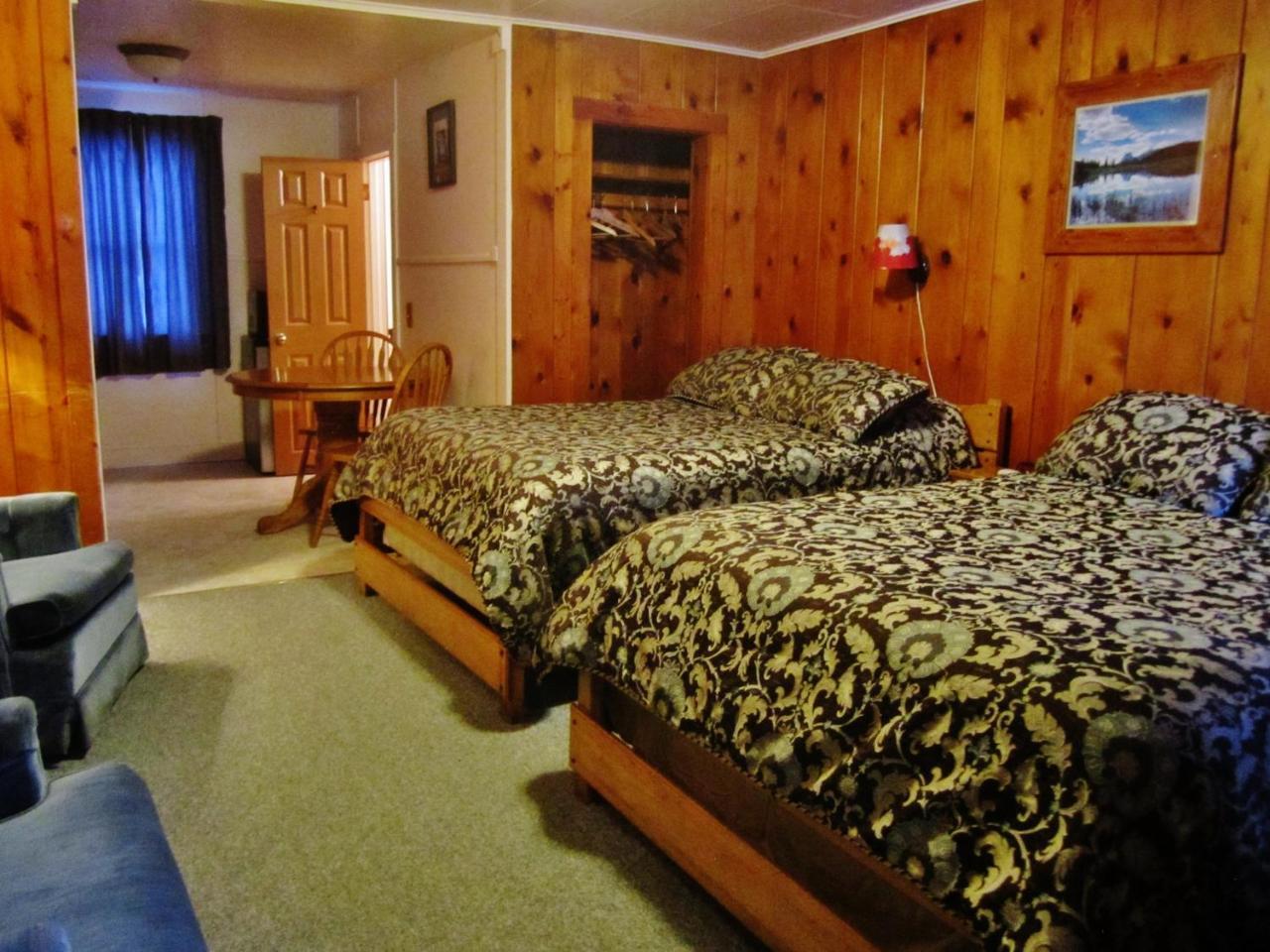 Dancing Bears Inn East Glacier Park Village Екстериор снимка